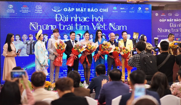 Em gái Trấn Thành đóng chính phim chiếu Tết 2023; Huỳnh Lập than vãn khi phim lậu tràn lan - Ảnh 2.