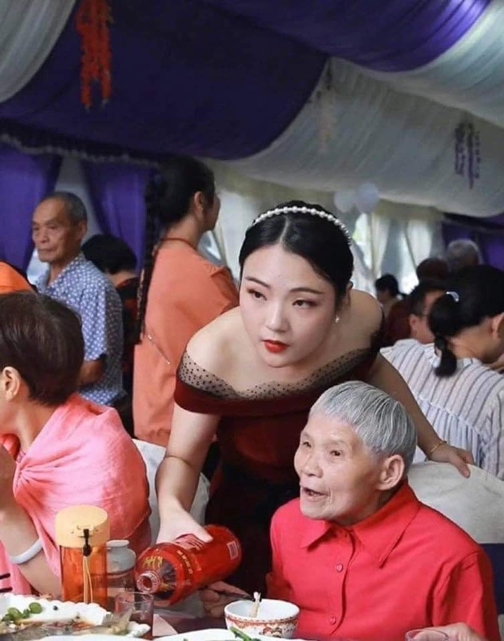 Khi thợ chụp ảnh cưới là người yêu cũ của cô dâu - Ảnh 4. Khi thợ chụp ảnh cưới là người yêu cũ của cô dâu - Ảnh 4.