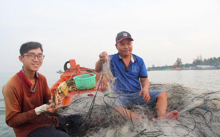 Mùa ghẹ nghịch ở Phú Quốc, đánh lưới bao nhiêu cũng không đủ bán