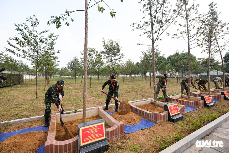 Phó tư lệnh Lục quân các nước ASEAN trổ tài bắn súng - Ảnh 11.