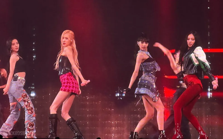 Có thiệt là BLACKPINK thiếu chuyên nghiệp trong concert vòng quanh thế giới?