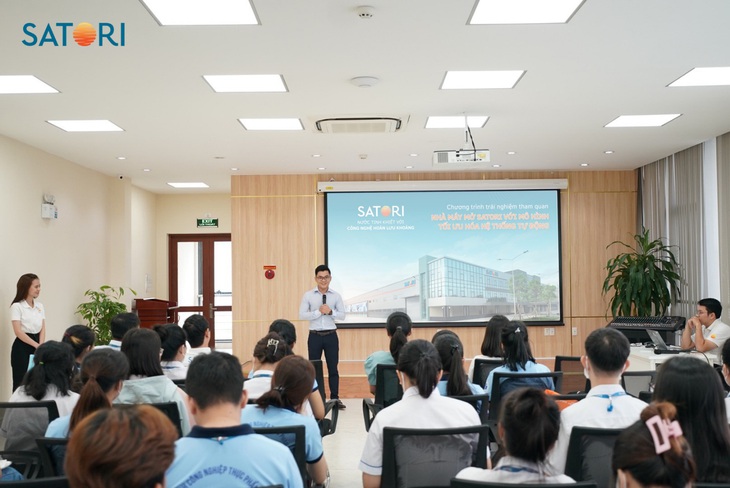 Một ngày đi học tại nhà máy của sinh viên - Ảnh 4. Một ngày đi học tại nhà máy của sinh viên - Ảnh 4.