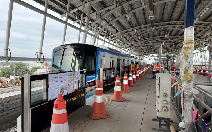 TP.HCM: Metro số 1 chạy thử nghiệm nội bộ đoạn trên cao