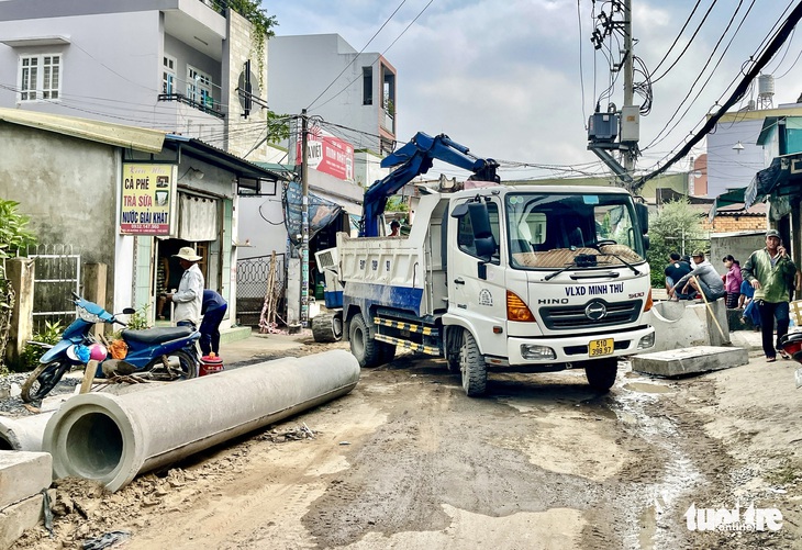 TP.HCM phạt hai đơn vị làm đường bê bối ở Phú Nhuận và Thủ Đức - Ảnh 1.