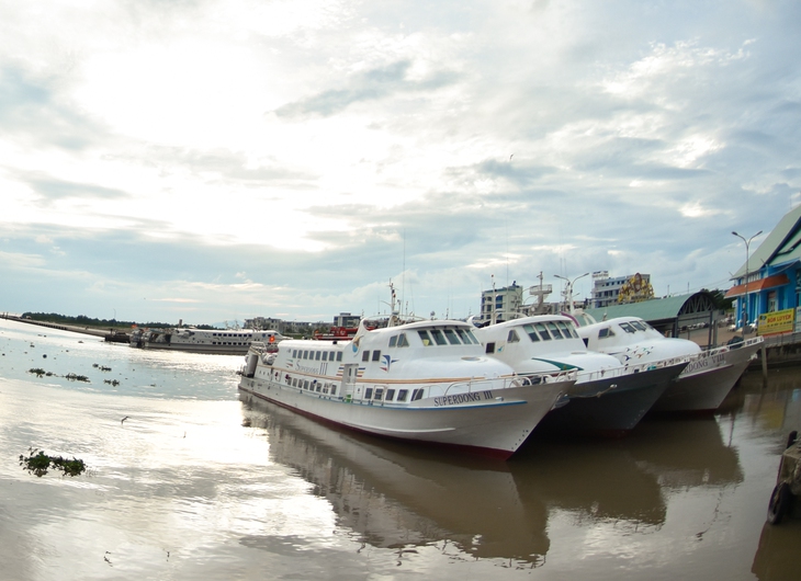 Tàu cao tốc từ TP Hà Tiên đi Phú Quốc sẽ hoạt động từ trưa 19-12, máy bay hoạt động bình thường - Ảnh 1.