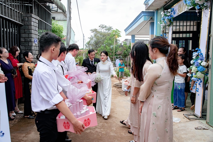 Cô dâu chốt sổ năm 2022 bằng loạt biểu cảm lầy lội không tưởng - Ảnh 6.