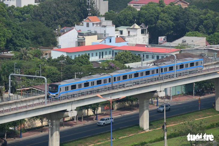 Tàu metro số 1 chính thức lăn bánh chạy thử - Ảnh 1.