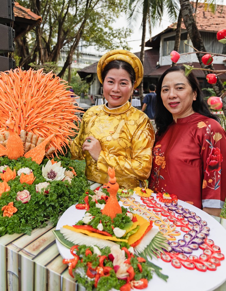 Ẩm thực Việt tiêu biểu 2022 gọi tên cơm hến, chả mực Hạ Long, cơm lam gà nướng - Ảnh 4.