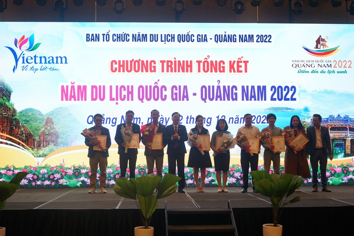 Báo Tuổi Trẻ nhận Giải thưởng báo chí Năm du lịch quốc gia 2022 - Ảnh 1.