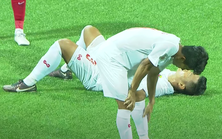 Thua ngược Singapore 2-3, Myanmar hẹp cửa vào bán kết