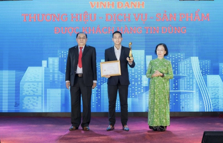 Ứng dụng VSJ Gold nhận giải thưởng ‘Thương hiệu được khách hàng tin dùng’ - Ảnh 1. Ứng dụng VSJ Gold nhận giải thưởng ‘Thương hiệu được khách hàng tin dùng’ - Ảnh 1.
