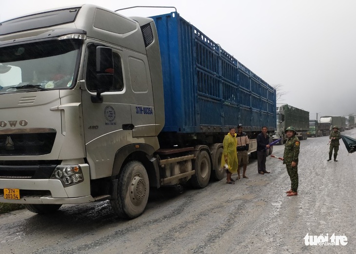 Sạt lở tiếp trên quốc lộ 8A hướng đi Lào - Ảnh 2.