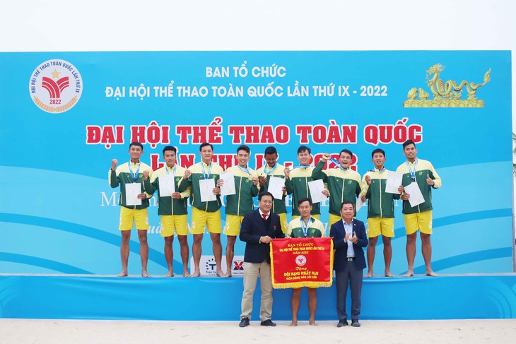 TP.HCM giành cả 2 huy chương vàng môn bóng ném bãi biển tại Đại hội thể thao toàn quốc 2022 - Ảnh 1.