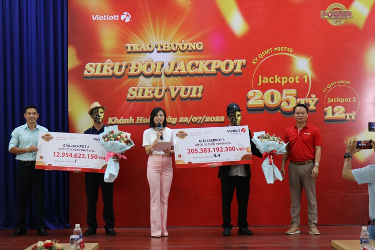 Những câu chuyện thú vị về tỉ phú Jackpot của Vietlott - Ảnh 2.