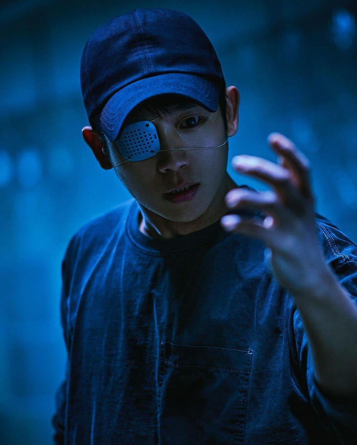 Fan thấy ‘khoái’ khi xem Jung Hae In cởi hết đồ chạy vòng quanh trong Connect - Ảnh 1.