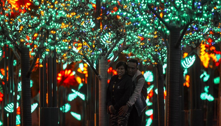 a-malaysian-couple-poses-for-photos-at-a-light-installation-on-valentines-eve-1644742321572354895470