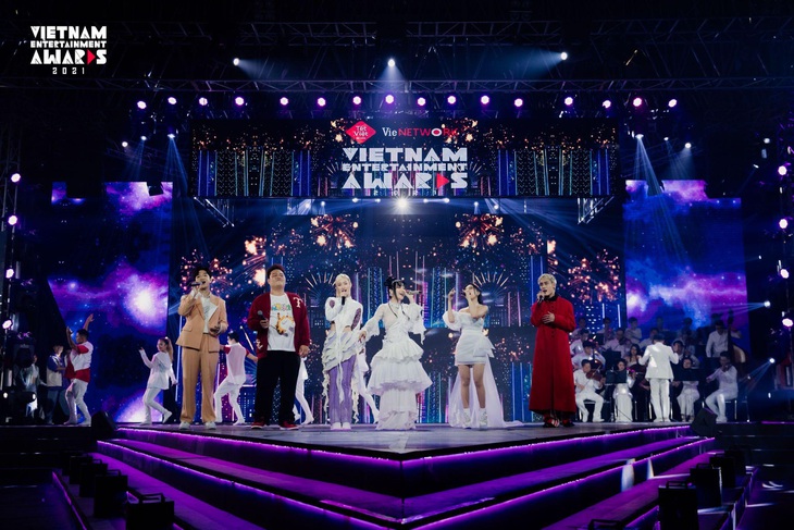 Đêm Gala trao giải Vietnam Entertainment Awards 2021 - Nơi những tài năng được tôn vinh - Ảnh 3. Đêm Gala trao giải Vietnam Entertainment Awards 2021 - Nơi những tài năng được tôn vinh - Ảnh 3.