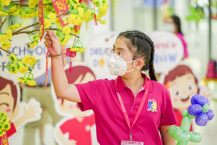 Royal School Phú Lâm đón học sinh với hoạt động hái lộc ‘khai xuân’ tại trường - Ảnh 1.