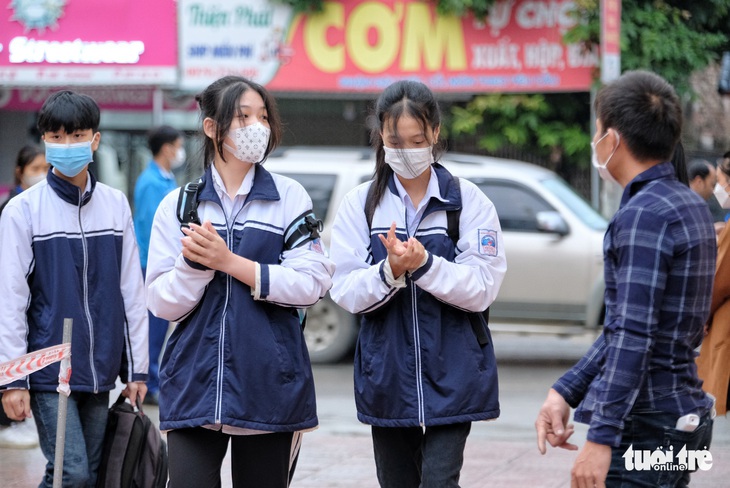 Hà Nội: F0 tăng sau hơn 1 tuần học trực tiếp, lãnh đạo trường và chuyên gia nói gì? - Ảnh 2.