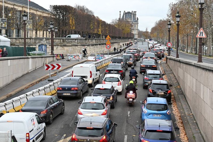Paris trì hoãn triển khai kế hoạch giảm lưu lượng ôtô và xe máy - Ảnh 1. Paris trì hoãn triển khai kế hoạch giảm lưu lượng ôtô và xe máy - Ảnh 1.