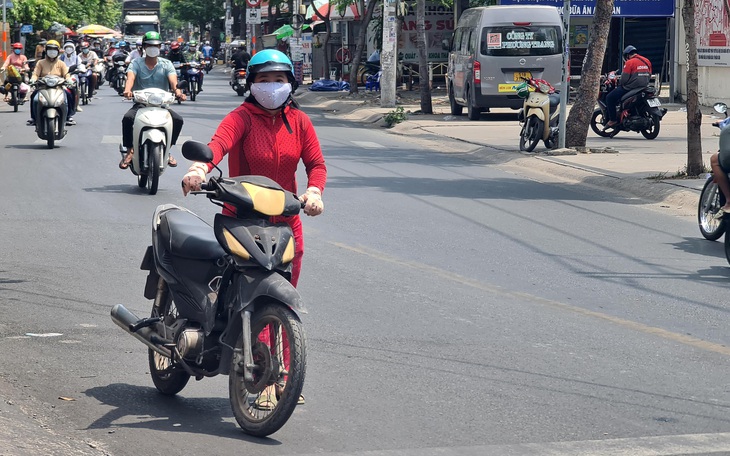 Trước giờ tăng giá, nhiều cây xăng TP.HCM tiếp tục đóng cửa, báo 