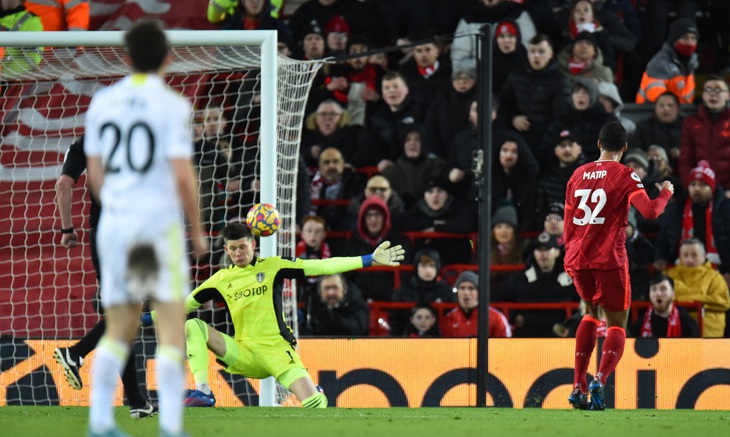 Salah và Mane lập cú đúp, Liverpool chỉ còn kém Man City 3 điểm - Ảnh 2.