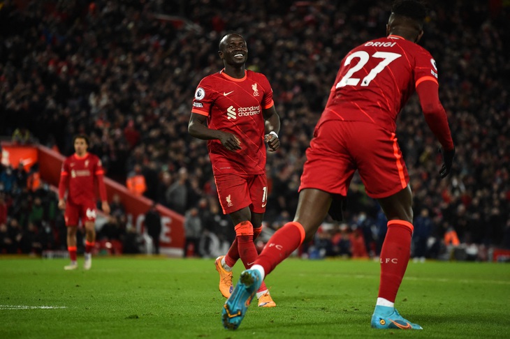 Salah và Mane lập cú đúp, Liverpool chỉ còn kém Man City 3 điểm - Ảnh 3.