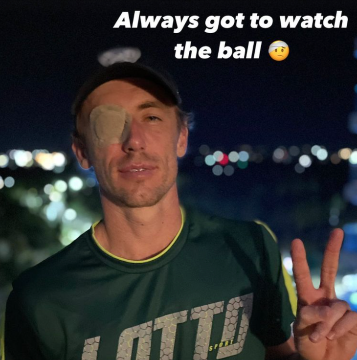 Tay vợt John Millman bỏ cuộc vì tự gây chấn thương mắt hy hữu - Ảnh 3. Tay vợt John Millman bỏ cuộc vì tự gây chấn thương mắt hy hữu - Ảnh 3.