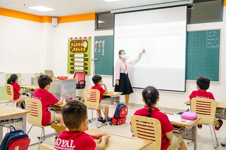 Giáo viên Royal School Phú Lâm chào đón bình thường mới với tâm thế sẵn sàng - Ảnh 1.