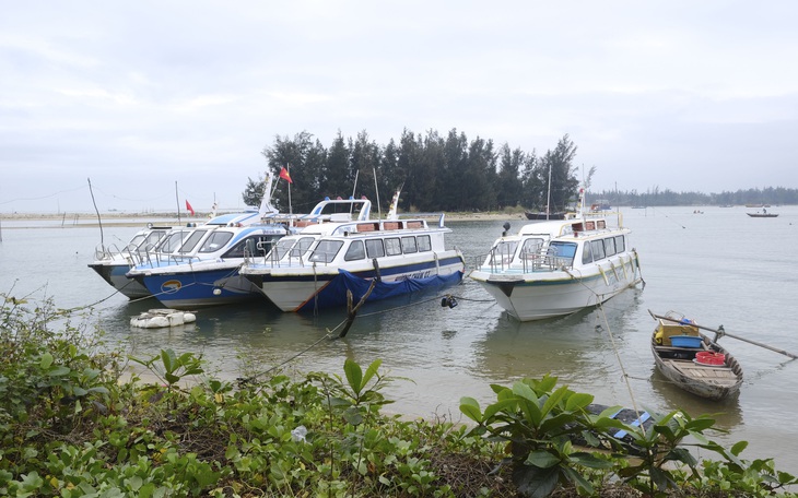 Vụ chìm ca nô du lịch ở Cửa Đại: Loại tàu đóng kín, gặp nạn khó thoát