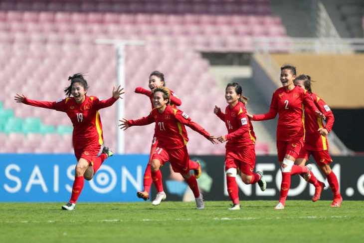 HLV Mai Đức Chung: ‘Không gì có thể diễn tả được niềm vui giành vé dự World Cup’ - Ảnh 2.