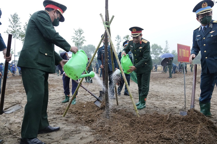 Phấn đấu trồng 3,3 triệu cây, gần 2.500 ha rừng trong toàn quân - Ảnh 2.