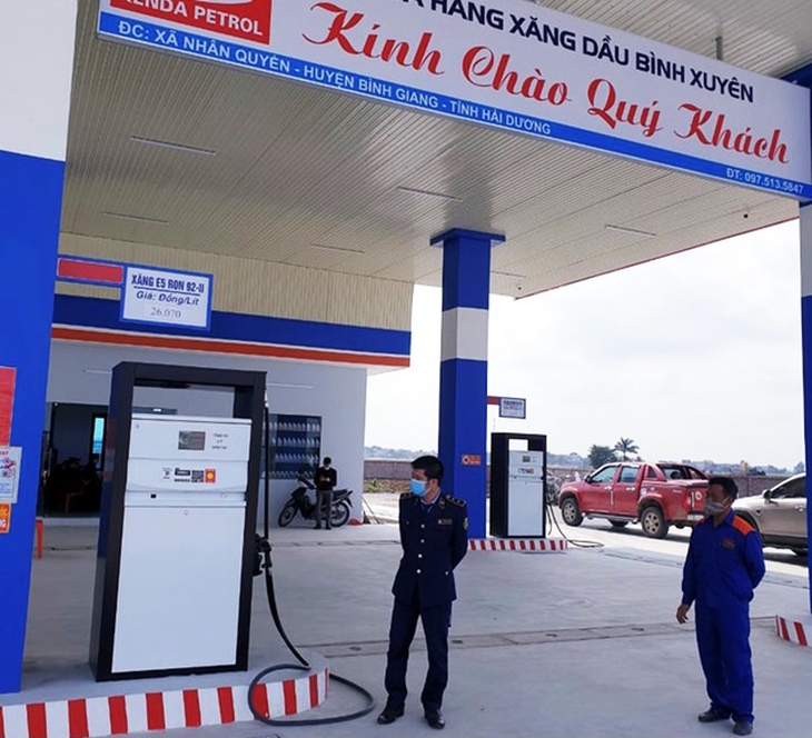 Hải Dương: Niêm phong cửa hàng bán xăng lẫn tạp chất là nước - Ảnh 1. Hải Dương: Niêm phong cửa hàng bán xăng lẫn tạp chất là nước - Ảnh 1.