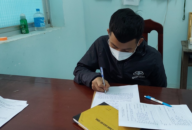 Bắt nghi phạm đâm chết người khi bị nhắc nhậu nhẹt ồn ào - Ảnh 1. Bắt nghi phạm đâm chết người khi bị nhắc nhậu nhẹt ồn ào - Ảnh 1.