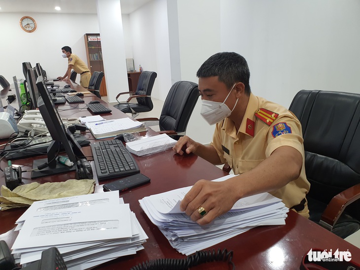 CSGT tranh luận với người dân: ‘Bằng chứng thuyết phục, tranh cãi làm gì’ - Ảnh 3.