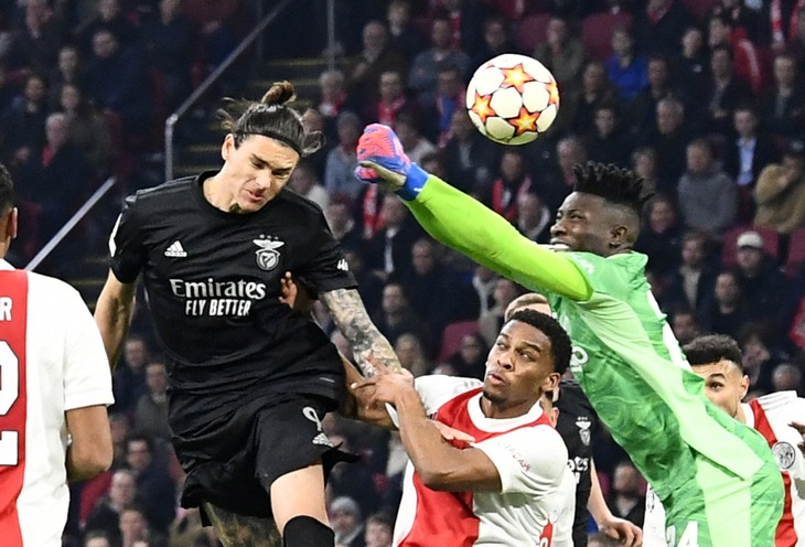 Đá bại Ajax, Benfica vào tứ kết Champions League - Ảnh 1.