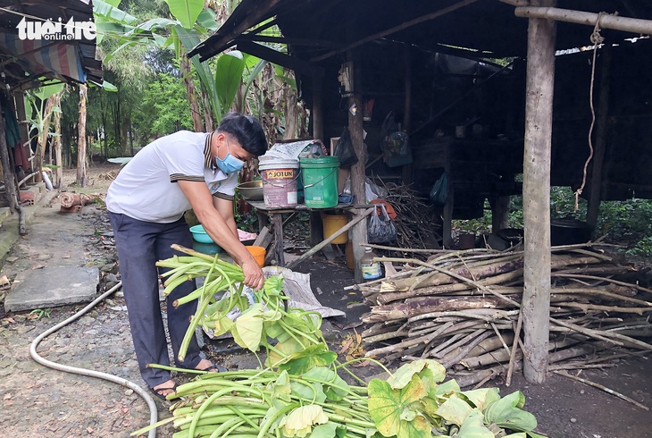 Vừa trao vốn vừa tập huấn để nông dân chăn nuôi hiệu quả - Ảnh 4.