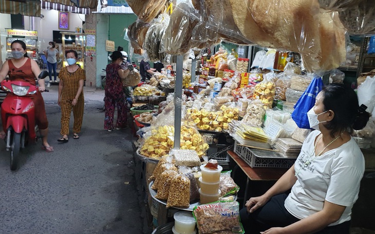 Người tiêu dùng &quot;méo mặt&quot; vì giá hàng hóa đồng loạt tăng mạnh