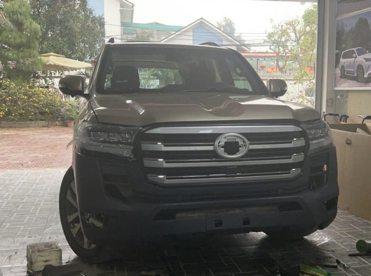 Nghệ An: Chủ xe Toyota Land Cruiser đời cũ chi hàng trăm triệu đồng độ lên đời mới nhất - Ảnh 2.