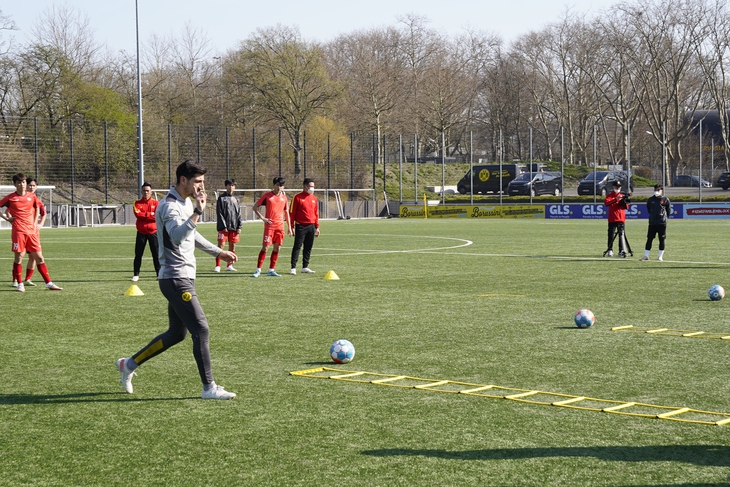 Đội tuyển U17 Việt Nam thi đấu khởi sắc trước chủ nhà U16 Borussia Dortmund  - Ảnh 3.