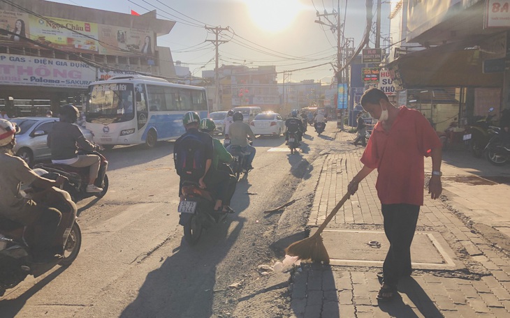 ‘Hít no’ bụi khi qua tuyến đường trung tâm TP Thủ Đức