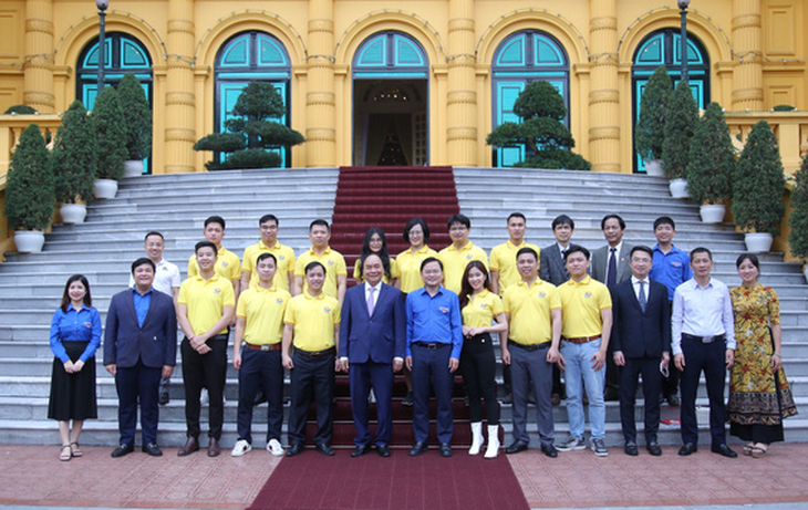 Chủ tịch nước Nguyễn Xuân Phúc: Hãy trao một bó đuốc, thanh niên sẽ tìm ra lối đi - Ảnh 2.