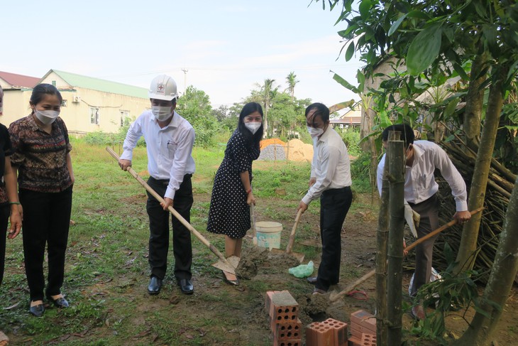 Công ty Điện lực Quảng Trị khởi công xây dựng nhà đại đoàn kết - Ảnh 1.