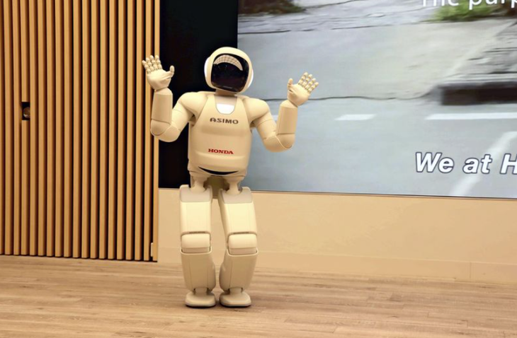 Robot Asimo nghỉ hưu sau 20 năm - Ảnh 1.