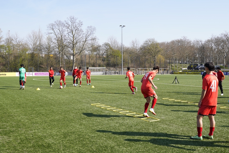 U17 Việt Nam và tuần tập huấn đáng nhớ tại Dortmund - Ảnh 2.