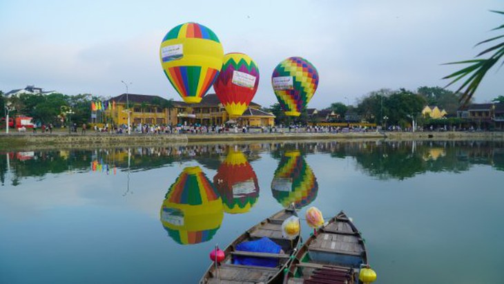 Nên giữ Hội An rêu phong hay sặc sỡ sắc màu? - Ảnh 2.