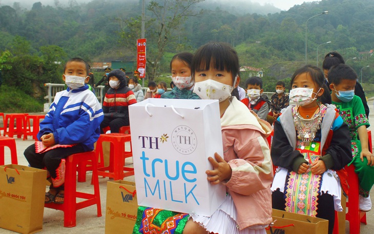 "Nhà vệ sinh cho em" do Tập đoàn TH tài trợ đến với trẻ em biên giới