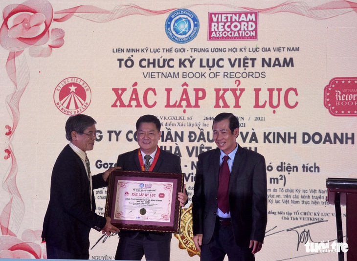 Trao bằng xác lập kỷ lục nhà hàng tre lớn nhất Việt Nam - Ảnh 2. Trao bằng xác lập kỷ lục nhà hàng tre lớn nhất Việt Nam - Ảnh 2.