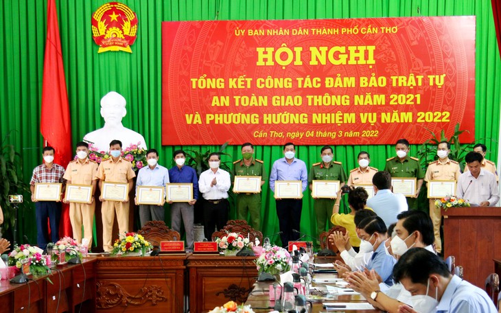 Cần Thơ: Đặt mục tiêu kéo giảm 5-10% tai nạn giao thông - Ảnh 1.