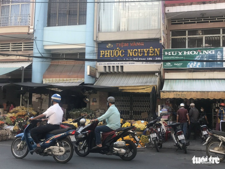 Tiệm vàng Phước Nguyên không xuất hóa đơn, không kê khai nộp thuế với nguồn thu hơn 10.000 tỉ đồng - Ảnh 1.